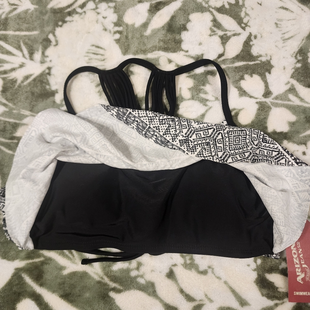5/$40 ๐ Bikini Top - Picture 2 of 4
